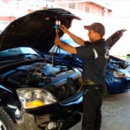 Mantenimiento preventivo de aire acondicionado automotriz.