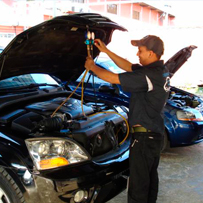 Mantenimiento preventivo de aire acondicionado automotriz.